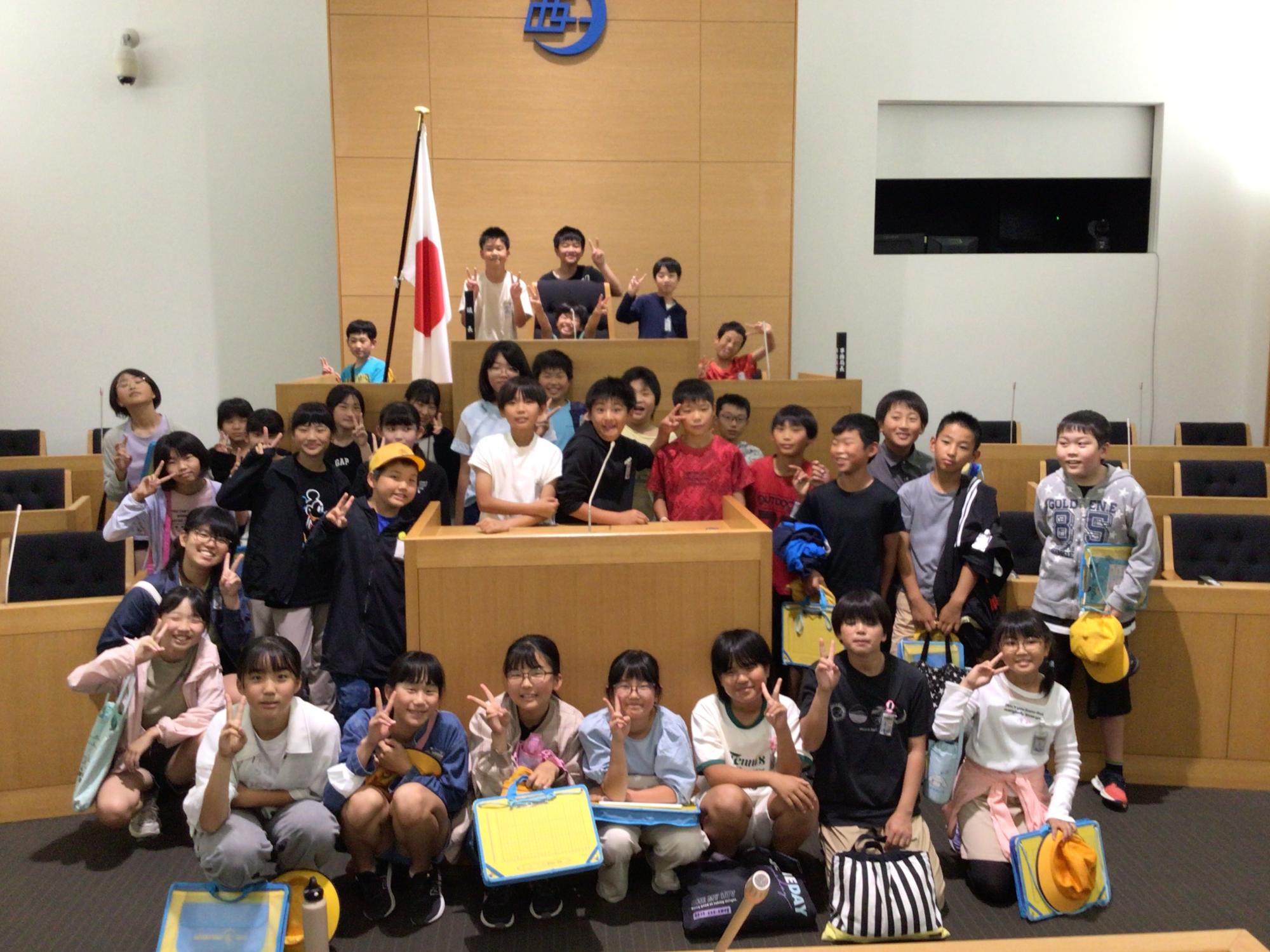 R06.05.30宇和町小学校6年花組議場見学