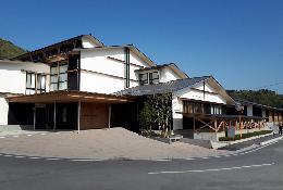 西予市図書交流館(まなびあん)