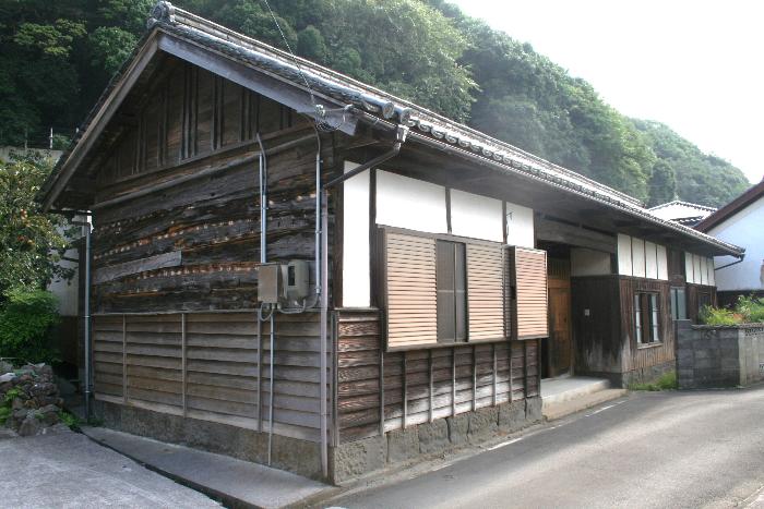 兵頭家長屋門外観