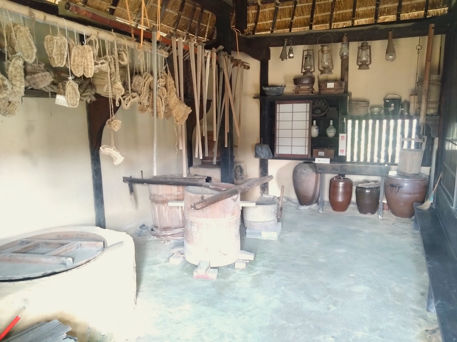 茅葺民家内部1