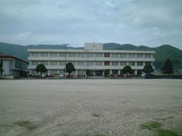多田小学校の校舎の写真