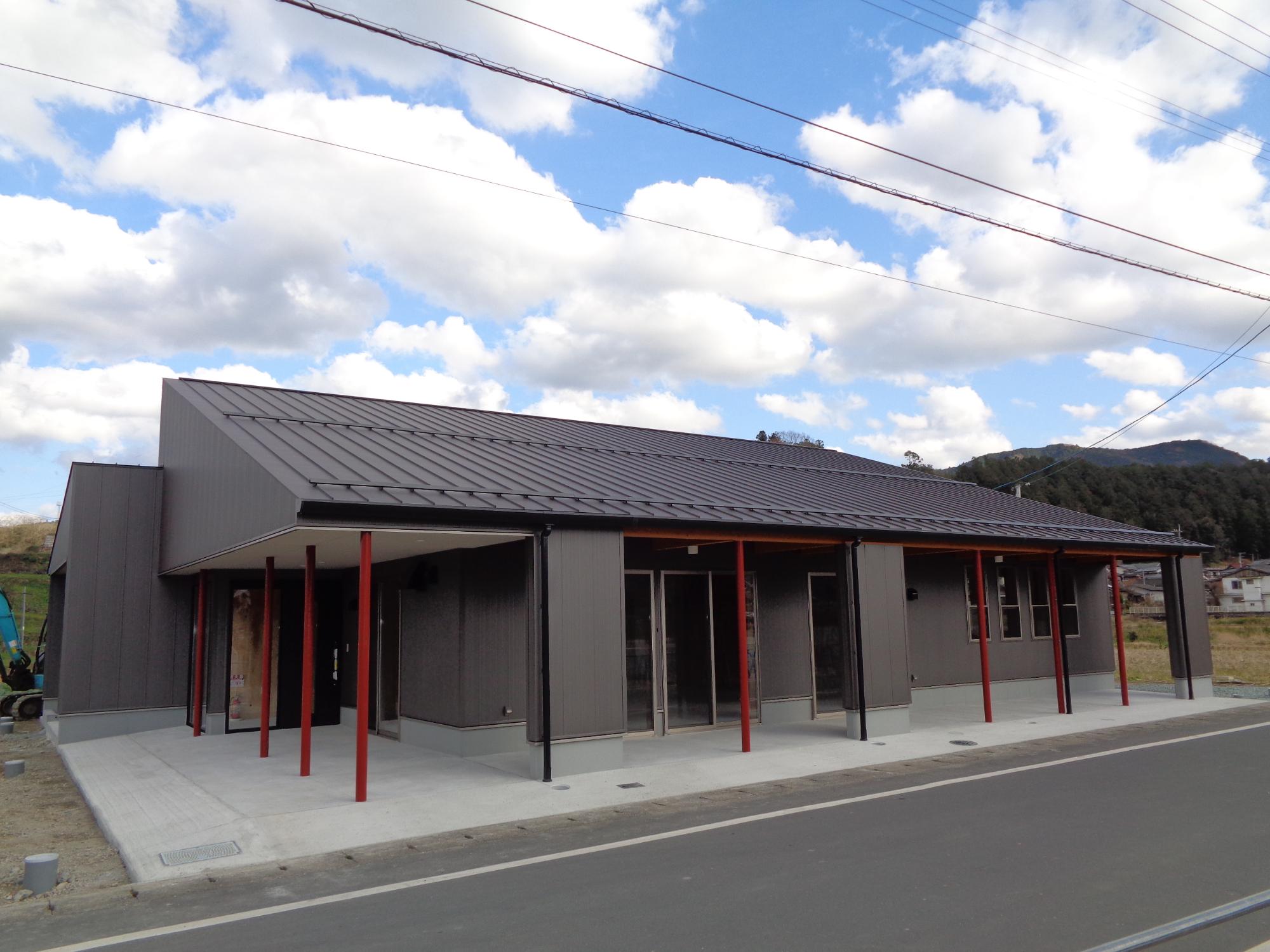 どすこいパーク管理棟外観